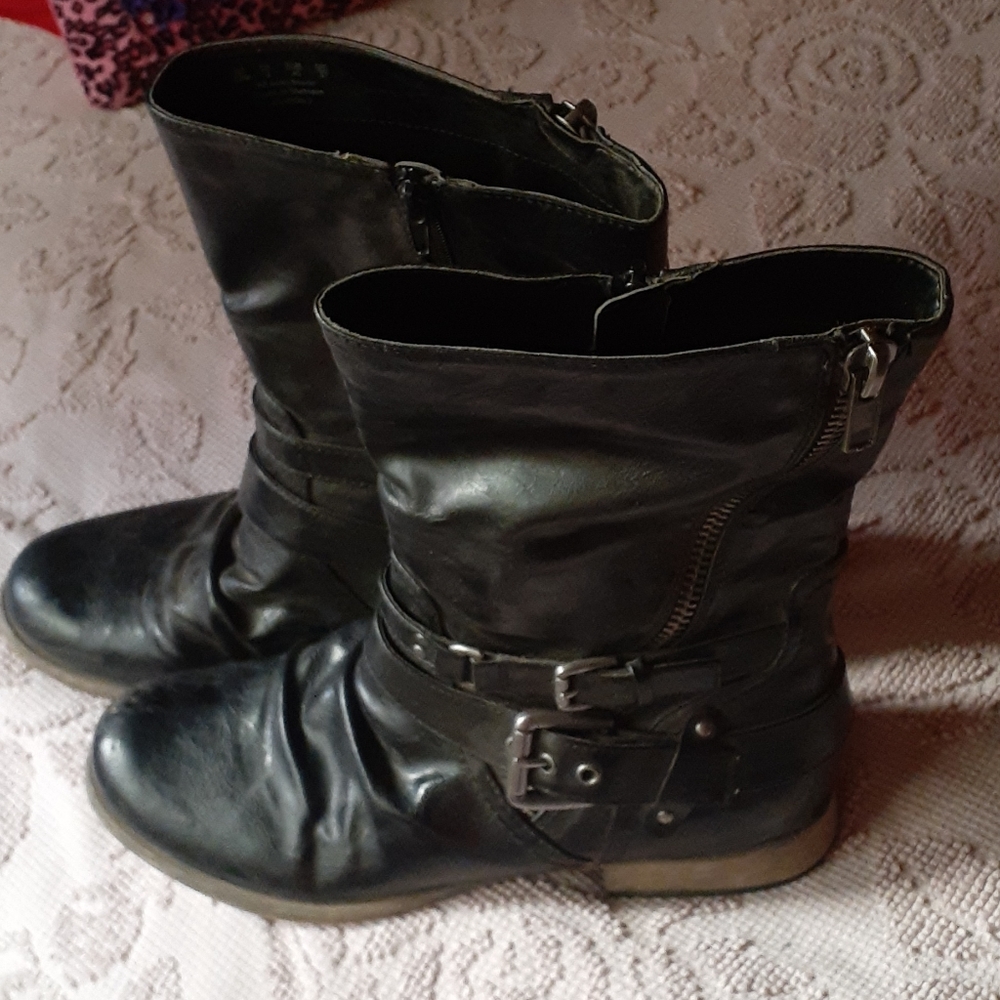 Carlos Santana vegan boots